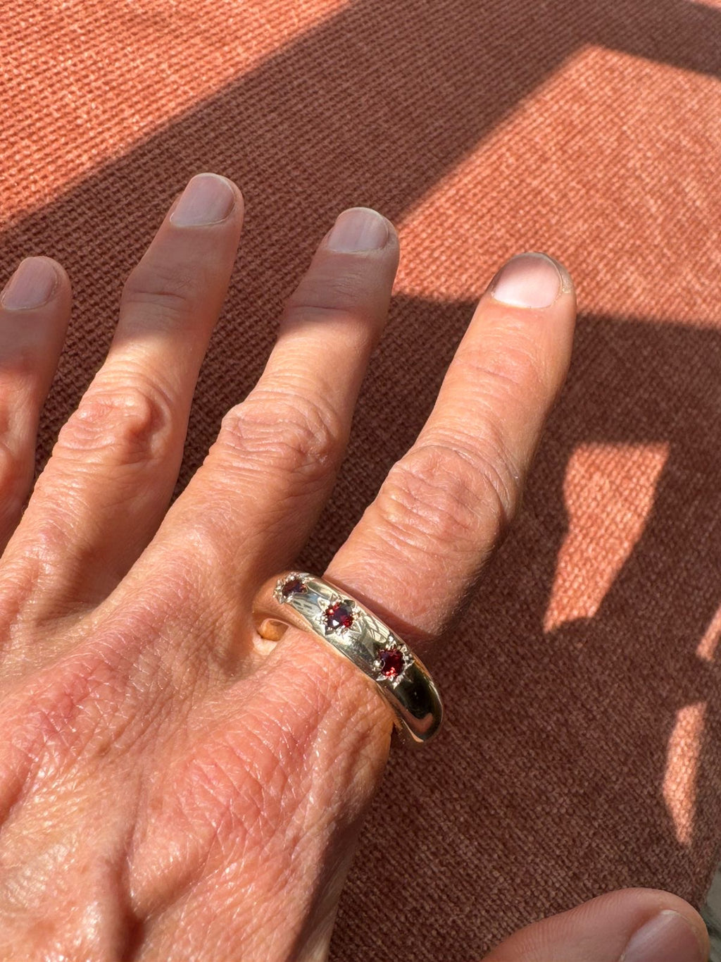 Garnet Star Ring in Bronze 7mm
