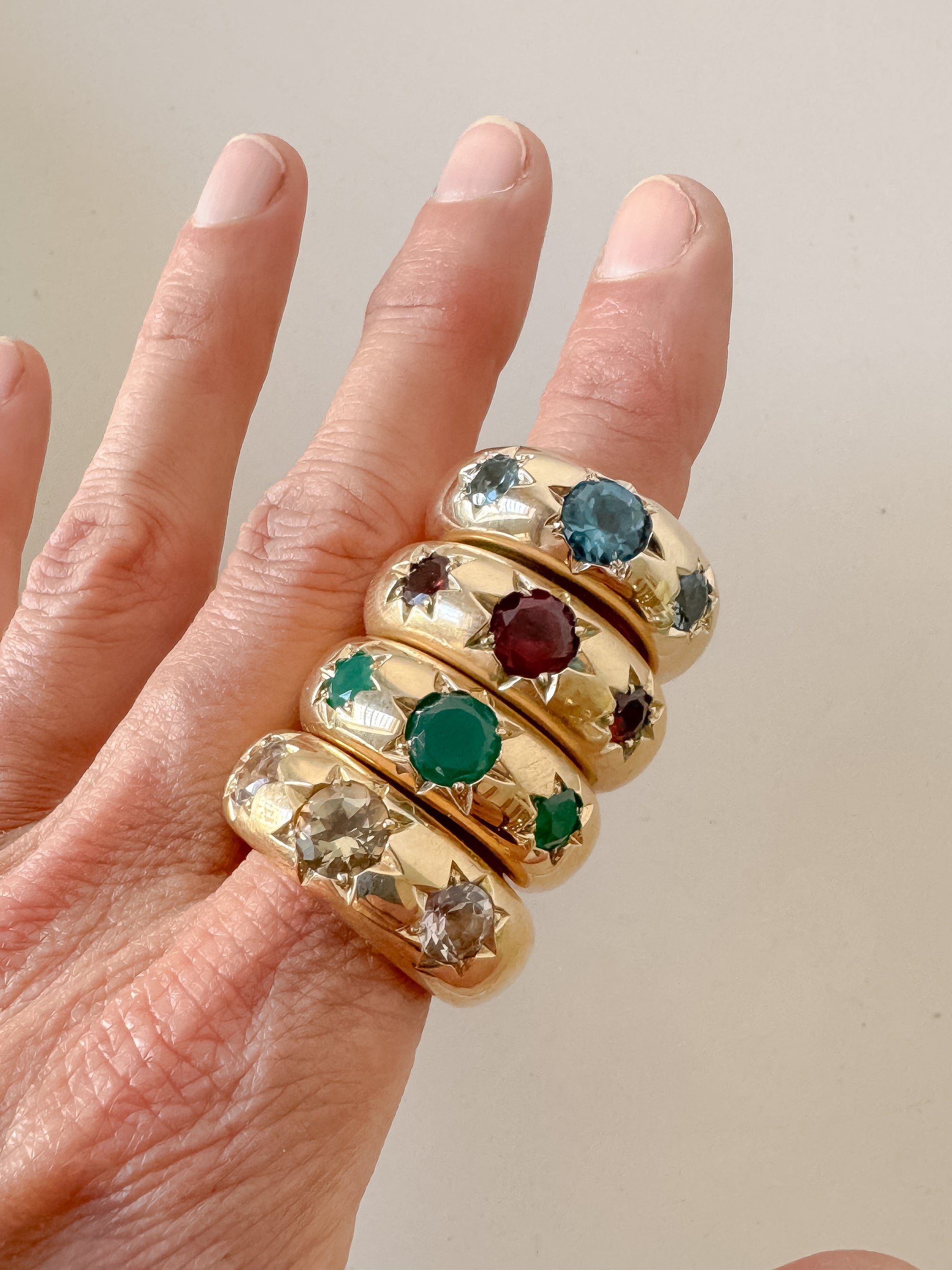 Champagne Quartz Star Ring in Bronze