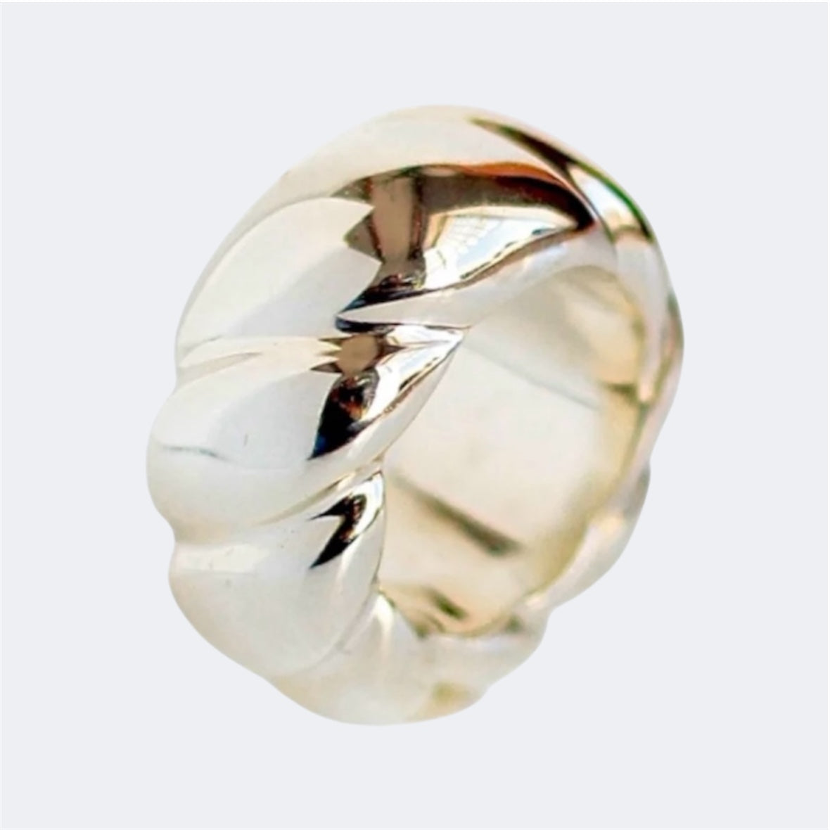 Full Scalloped Ring in Sterling Silver